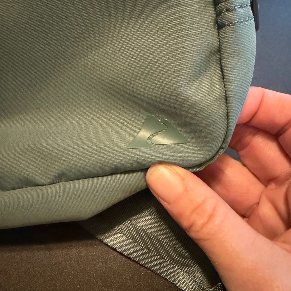 Ozark Trail waist travel bag new - Picture 3 of 4